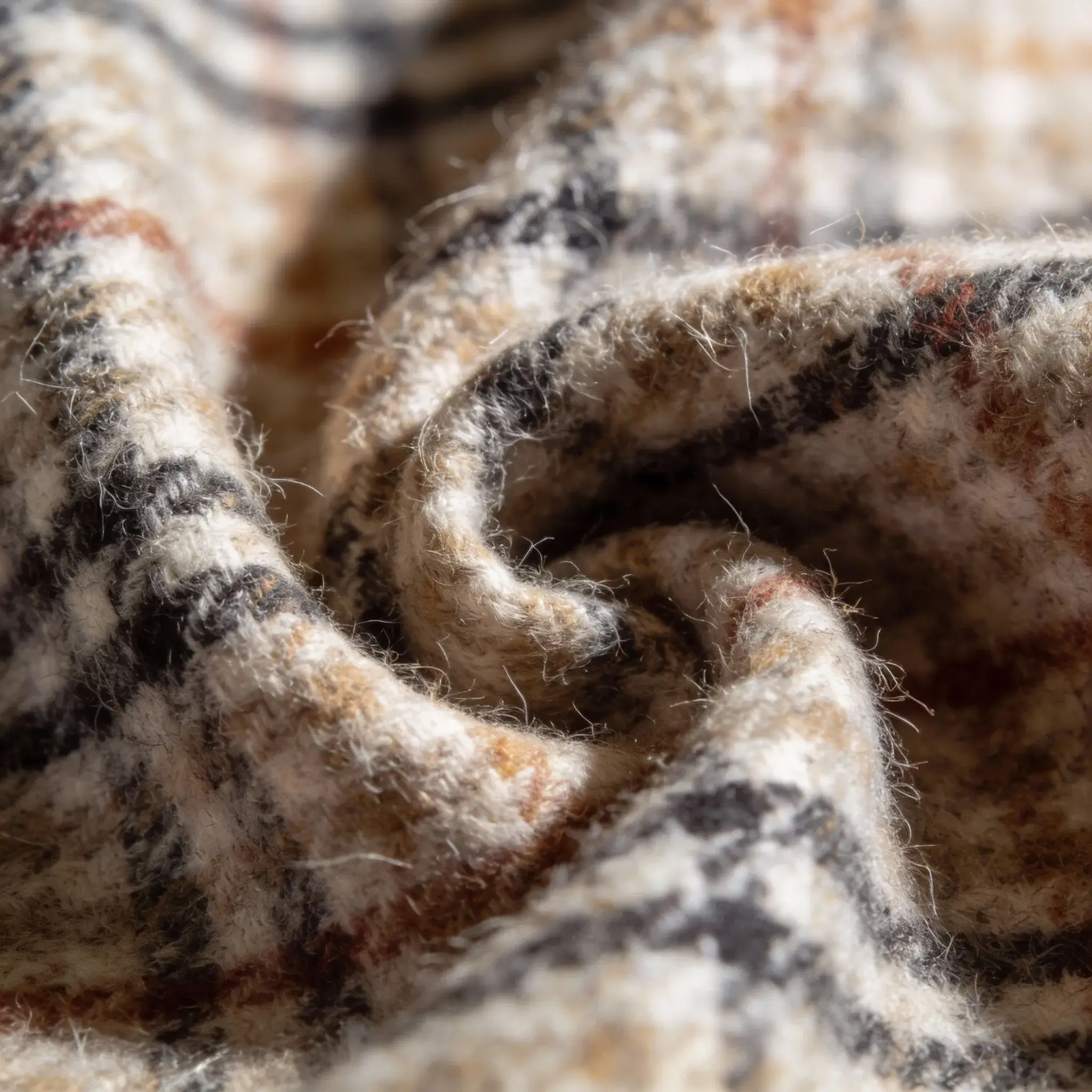 Seedream 4.5-produktbilde som viser stofftekstur og realistisk lyssetting på nært hold