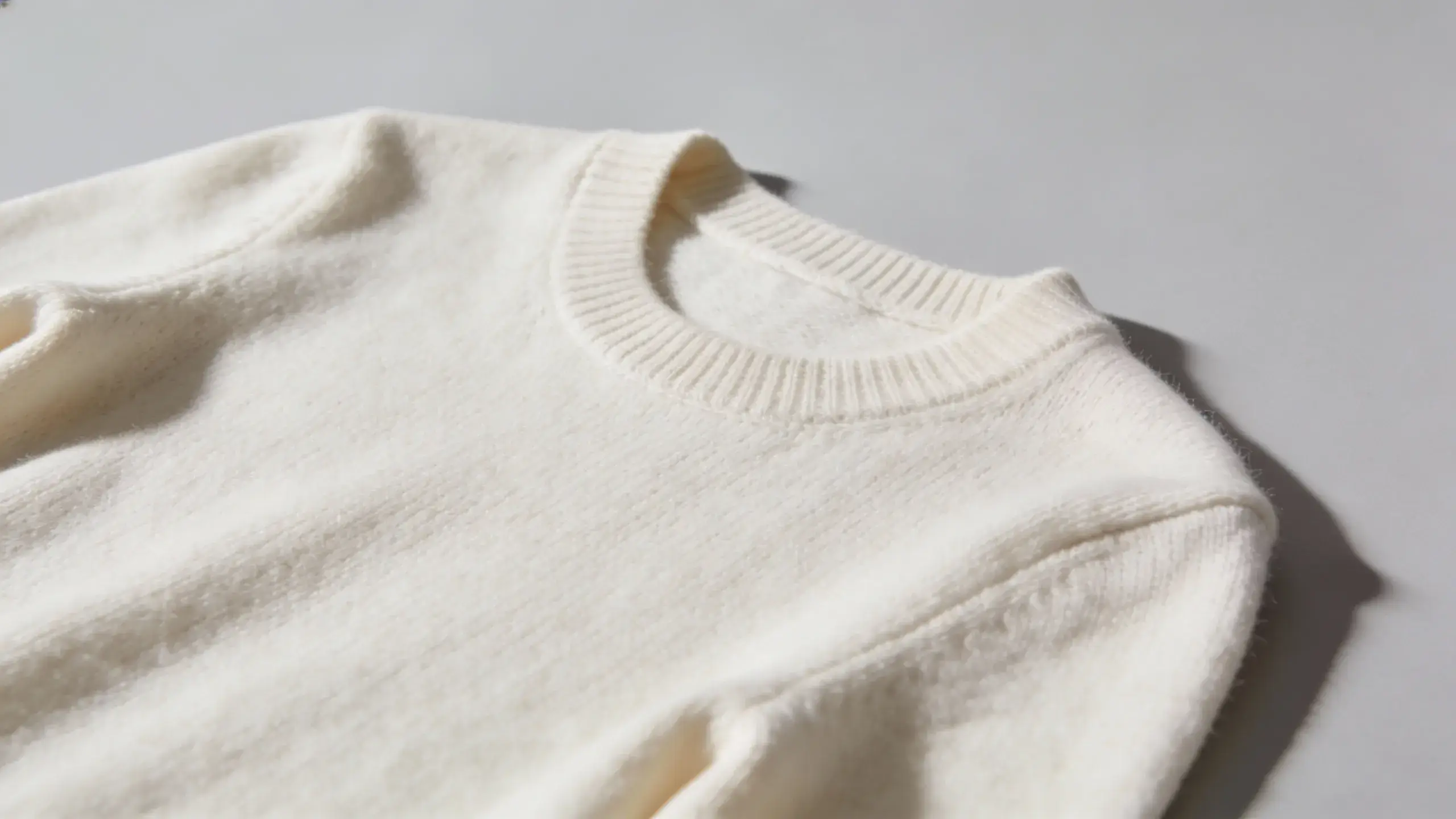 Seedream 4.5-produktbilde som viser detaljerte stoffteksturer og realistisk lys